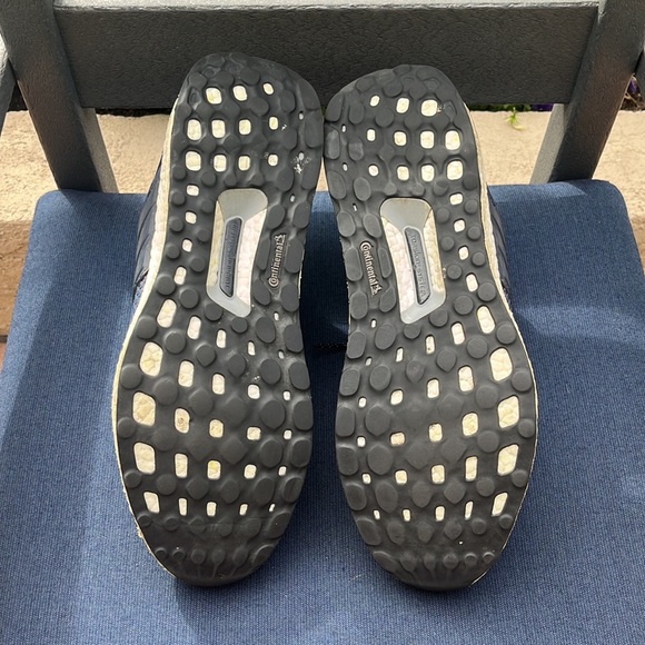 adidas Ultraboost Shoes - Picture 5 of 5